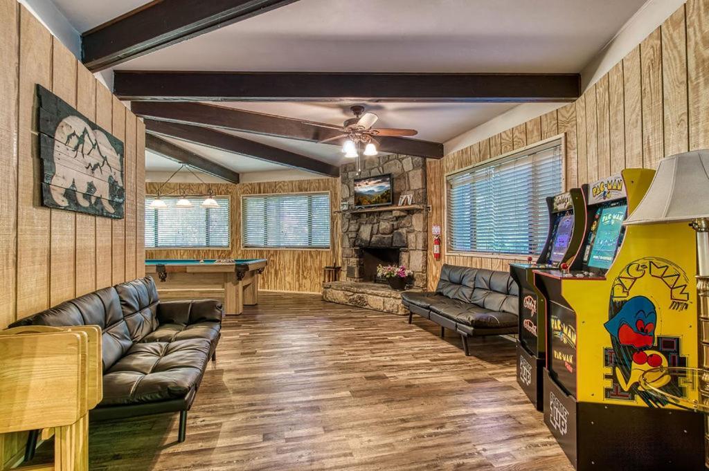 Three Bears Den, Hot Tub, Pool Table, Pool Access, 1089 Free Tickets Each Paid Day, Dollywood Inclu Gatlinburg Exterior foto